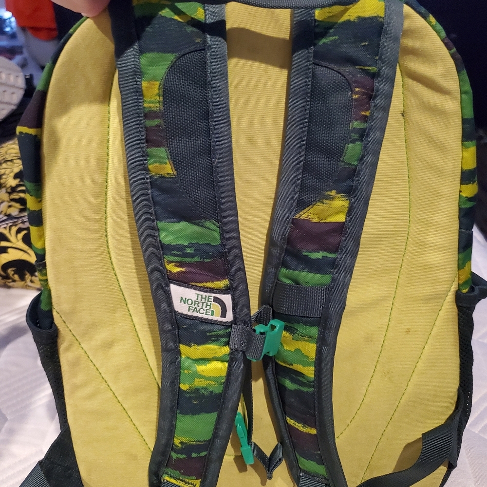 Kids North face happy camper small backpack bungee front and 2 side mesh pockets - Picture 6 of 14